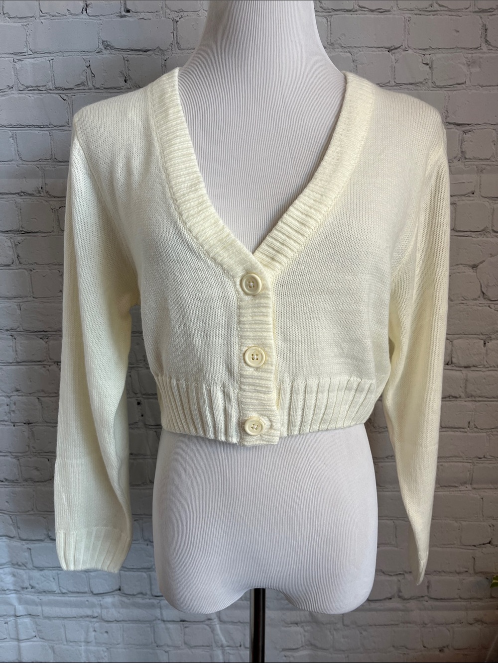 H&M Classic Cream V-Neck Button Front Cropped Sweater